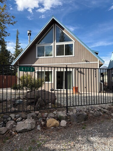 PROMO 10% WEEKLY AND 15% MONTHLY DISCOUNT
Mt. Shasta Cabin/Black Butte Mountain