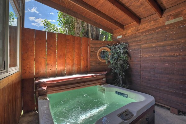 Indoor spa tub
