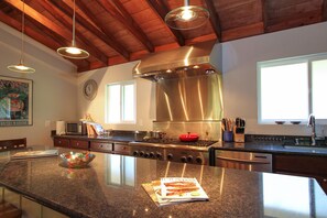 Refrigerador, microondas, parrilla de estufa y lavavajillas