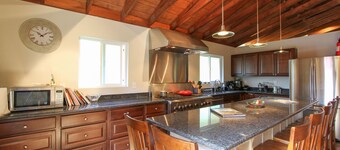 Racer Five ~ Fantastic Family Home Close to Town, River and Wineries