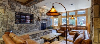 Condo in River Run Village, Closest to Gondola, 2 Balconies w/ Village Views