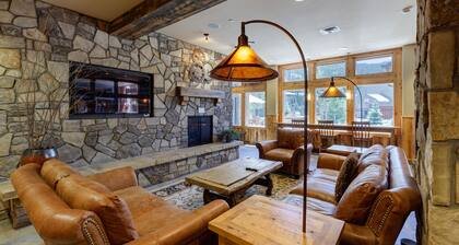 Condo in River Run Village, Closest to Gondola, 2 Balconies w/ Village Views