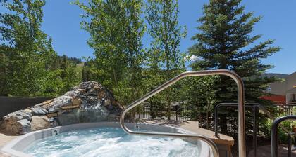 Condo in River Run Village, Closest to Gondola, 2 Balconies w/ Village Views