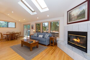 Smart TV, fireplace, DVD player