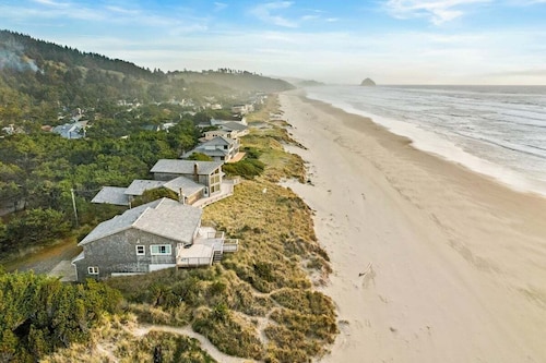 la Playa Luna-Family sized beachfront home