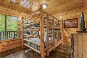 3 habitaciones, tabla de planchar con plancha, internet y ropa de cama 