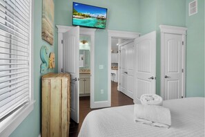 4 bedrooms, iron/ironing board, internet, bed sheets - Sunset & Sand, managed by Beach Retreats (Holmes Beach)