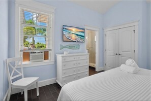 4 bedrooms, iron/ironing board, Internet, bed sheets