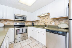 Refrigerador, microondas, horno y lavavajillas 