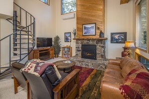 TV - Beautiful home w/fireplace, amazing views & community hot tub - Hidden Village Cozy Getaway (Gallatin Gateway)