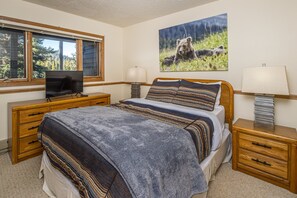 3 bedrooms, iron/ironing board, free WiFi, bed sheets - Beautiful home w/fireplace, amazing views & community hot tub - Hidden Village Cozy Getaway (Gallatin Gateway)