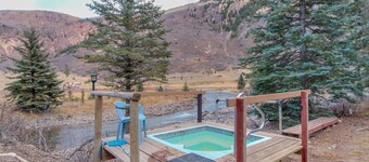 Riverside cabin with natural spring hot tubs - close to skiing & fishing