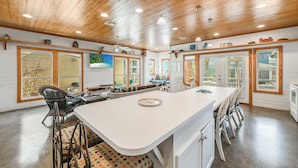 A spacious kitchen with a large island, wooden ceiling, and large windows. - Tropical home has 3 comfortable bedrooms and 3 full baths. Screened in porch! Ch (Port Aransas)