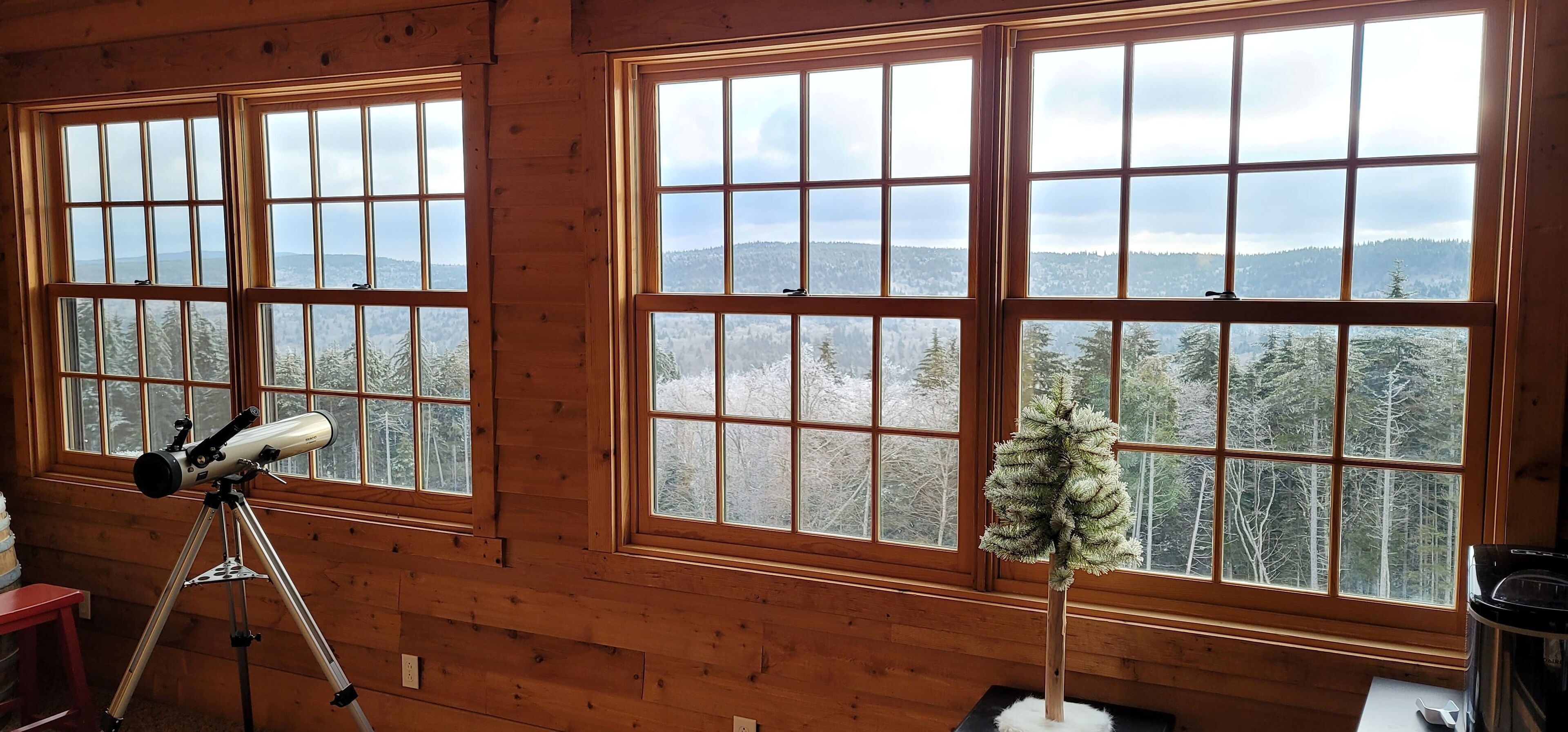 SUNROOM BEHIND WOOD BURNING FIREPLACE. VIEWS OF THE SUNRISE