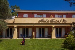A hotel with a red facade and a sign that reads "Hotel du Pont du Creux."