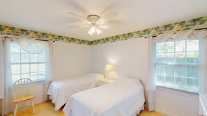 3 bedrooms, iron/ironing board, free WiFi, bed sheets