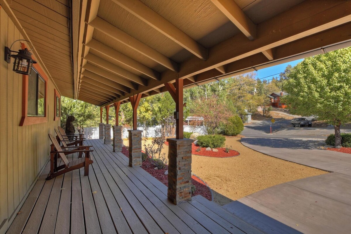 Photo 67 of Dreamwood Lodge by Destination Big Bear : Close to Bear Mountain! Movie Theater! 3 En-Suite Bedrooms!