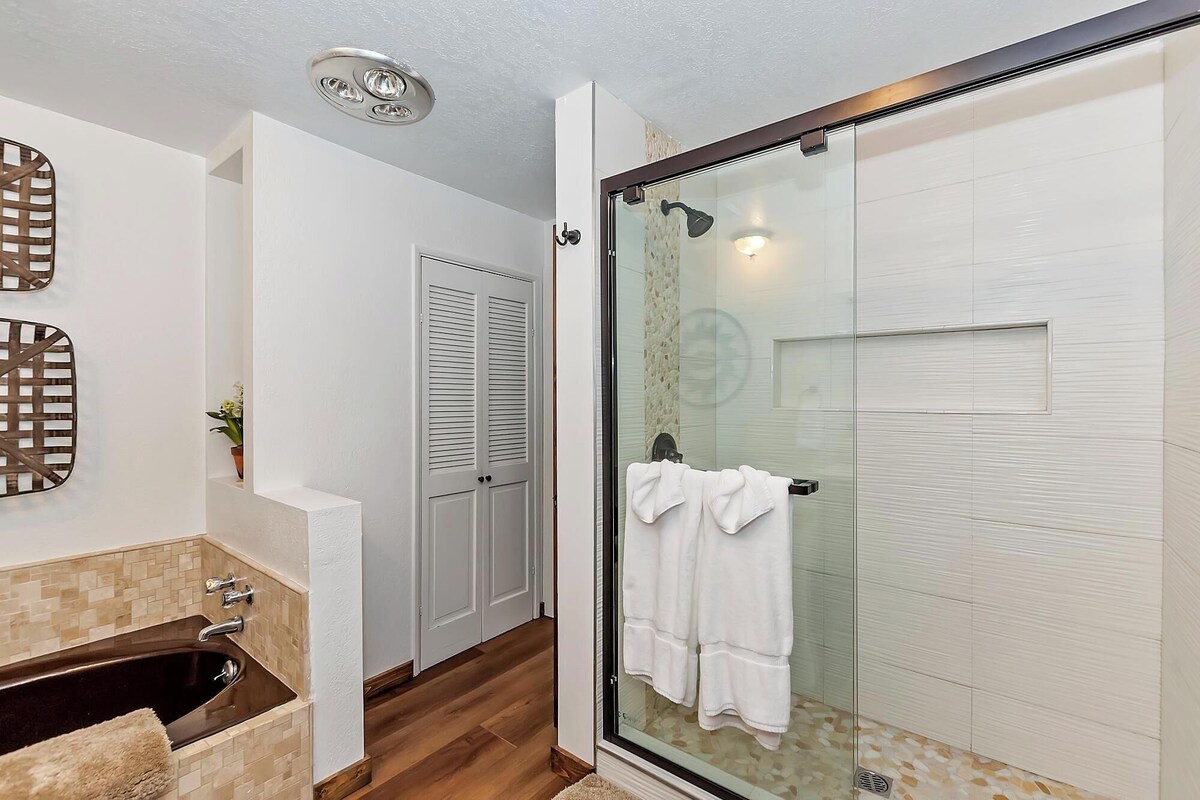 Photo 29 of Dreamwood Lodge by Destination Big Bear : Close to Bear Mountain! Movie Theater! 3 En-Suite Bedrooms!