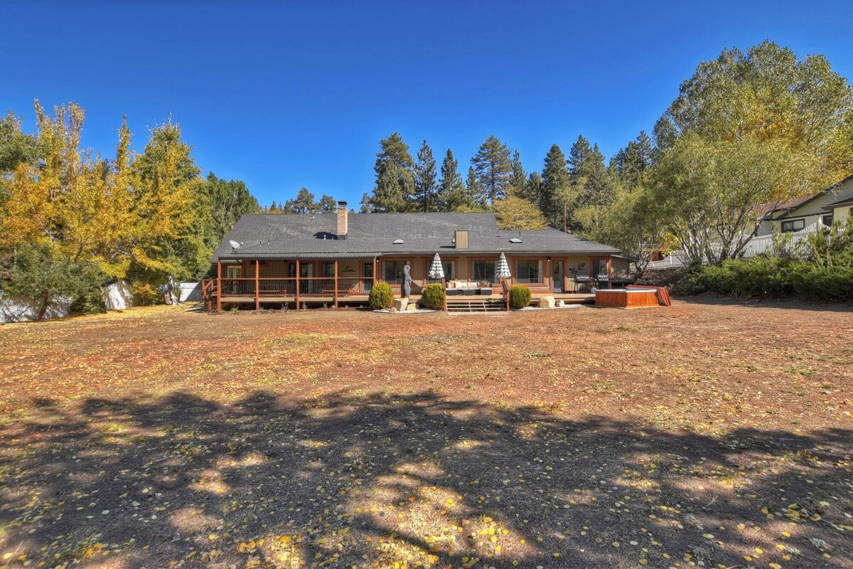 Photo 62 of Dreamwood Lodge by Destination Big Bear : Close to Bear Mountain! Movie Theater! 3 En-Suite Bedrooms!