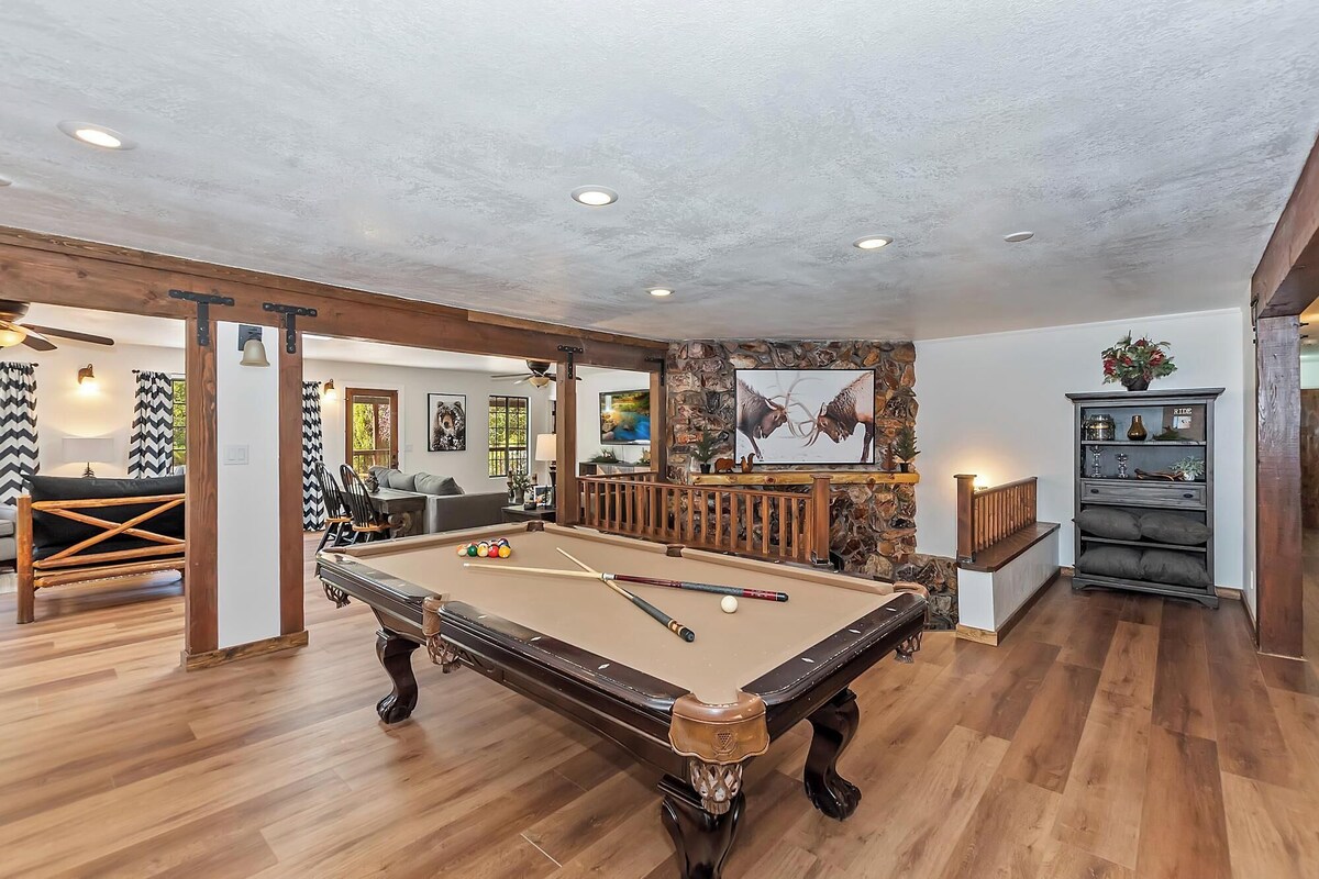 Photo 9 of Dreamwood Lodge by Destination Big Bear : Close to Bear Mountain! Movie Theater! 3 En-Suite Bedrooms!