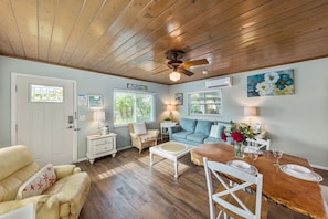 TV, offices - Bay Breeze Cottages #2 (Anna Maria)