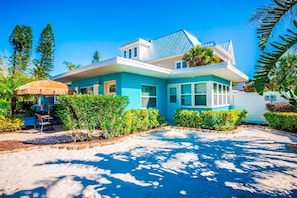 Exterior - Bay Breeze Cottages #2 (Anna Maria)