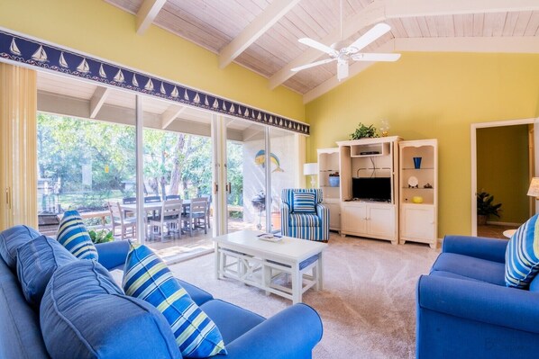 Televisión, reproductor de DVD y videoteca 