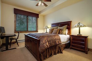 2 slaapkamers, een strijkplank/strijkijzer, wifi, beddengoed