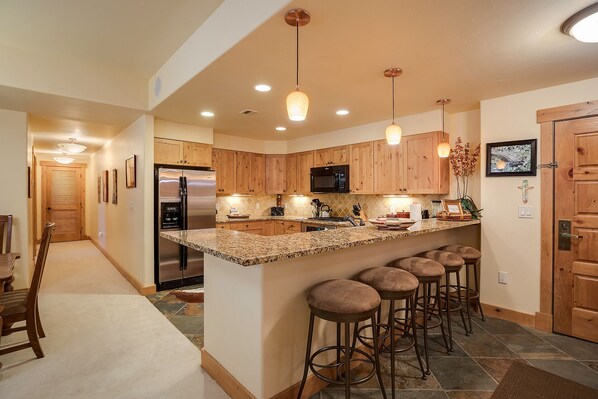 Fridge, oven, stovetop, dishwasher