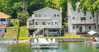 Winey Duck Cottage:" Pet Friendly Contemporary w/Hot Tub on Seneca Wine Trail