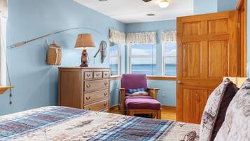 5 bedrooms, iron/ironing board, WiFi (free), bed sheets