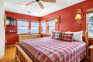 5 bedrooms, iron/ironing board, internet, bed sheets