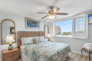 2 bedrooms, iron/ironing board, free WiFi, bed sheets - The Islander 316 Heated Pool- Hot Tub- Pickle Ball (Destin)