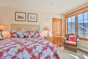 2 bedrooms, iron/ironing board, Internet, bed sheets