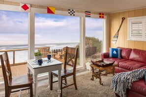 Smart TV, fireplace, DVD player, books