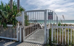 Property grounds - Ground Floor Updated Condo Steps to Private Beach! Sleeps 6 with Beach Gear (Miramar Beach)