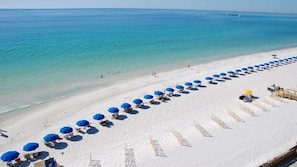 Beach - Ground Floor Updated Condo Steps to Private Beach! Sleeps 6 with Beach Gear (Miramar Beach)