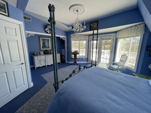 11 bedrooms, desk, iron/ironing board, free WiFi