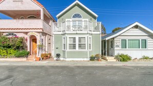 A row of three houses with a balcony, a garage, and a small porch. - 219D: Spacious Two-Level Home, Mountain Views, Fireplace, Close to Beach, BBQ - (Avalon)