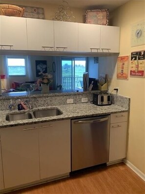 Unclassified image, 5 of 21, button