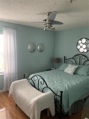 1 bedroom, free WiFi - Sandy Point 205 - Anna Maria Island - Condo 2 Bedroom/ 2 Bath, maximum occupancy of 4 people. (Holmes Beach)