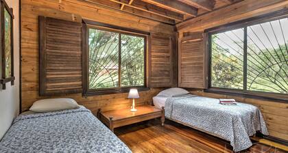Casa Ylang Tropical Chalet w/ FiberOp