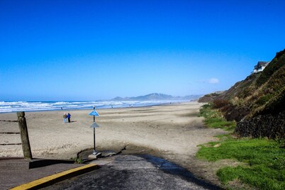 Ocean-view lower-level duplex across street from beach - dog-friendly