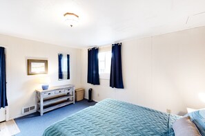 2 bedrooms, iron/ironing board, Internet, bed sheets