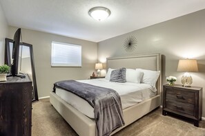 6 bedrooms, iron/ironing board, WiFi, bed sheets