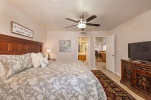 3 bedrooms, travel crib, free WiFi, bed sheets