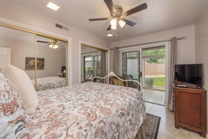 3 bedrooms, travel cot, free WiFi, bed sheets - All Inclusive Amenities Resort at Las Palmas | Indoor Pool! | All Free | #101 (Saint George)