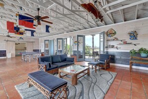 Interior - Fabulous views, you won't want to miss out on this one! (Port Aransas)