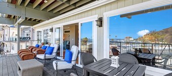 11LT Lower: 2BD Home with Stunning Panoramic Views,BBQ, Spacious Balcony, WIFI