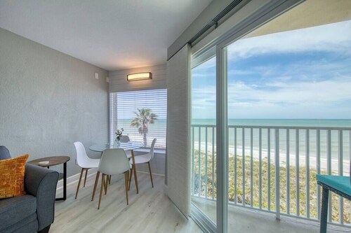 BBC310 Renovated Beachfront Condo W/Pool